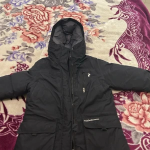 Peak Performance Jacka  - Peak Performance jacka Storlek S. Använt endast ett fåtal gånger. Inköpspris låg på 3300kr. Nuvarande 800kr men kan sänka vid snabb affär