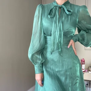 Klänning  - Klänning perfekt till middag i höst eller jul