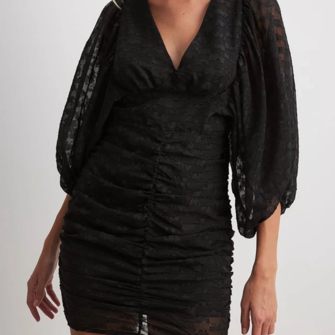 Svart klänning NA-KD 