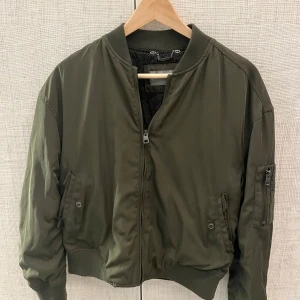 Bomber jacka  - Super snygga bomber jacka💕perfekt till hösten 