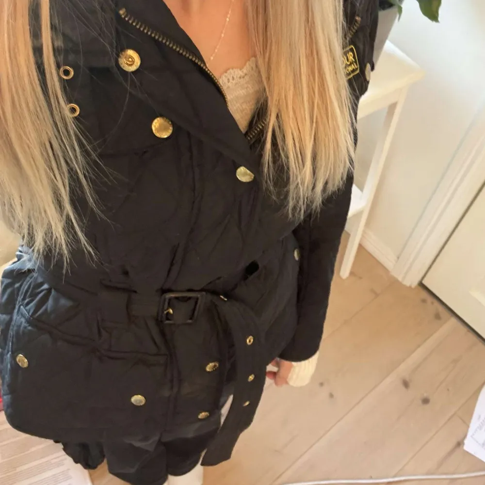 Jättefin barbour jacka, originalpris ca 2400 säljer för 1000 💞. Jackor.