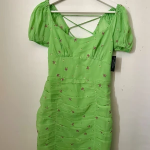 To cute to handle dress, Nelly.com - Super söt oanvänd klänning från Nelly Nypris 599kr