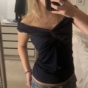 Topp - Superfin off shoulder topp från HM💓💓de första två bilderna är lånade  