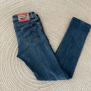 Jacob Cohen  - Skick 8/10 pyttelitet hål vid ballen. (Syns på bild 3). Nypris 5-6 000.  Pris går att förhandla. 