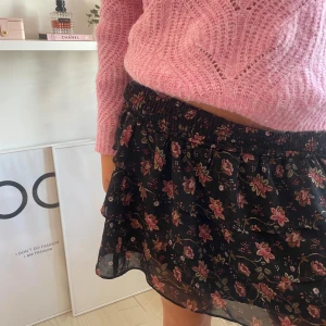Sophie schnoor kjol  - Super söt kjol men kommer tyvärr inte till användning 💕💕