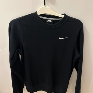 Nike tröja  - Nike tröja som kommer aldrig till användning och är i väldigt bra skick