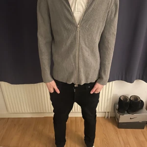 Ljung tröja  - Säljer en snygg tröja från Ljung. Nypris är 1500, knappt använd 