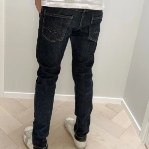 Replay anbass jeans - // Replay Anbass Jeans | Storlek: W30 L32 | Nypris runt 1800kr | Färg: Mörkblå | Hör av dig vid intresse eller andra funderingar//