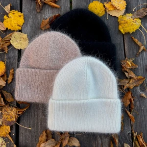 Mössa - Snygga och varma mössor i en angora blandning. Alla färger finns!! Säljer dom för mitt UF företag, SoftBeanie UF🤗