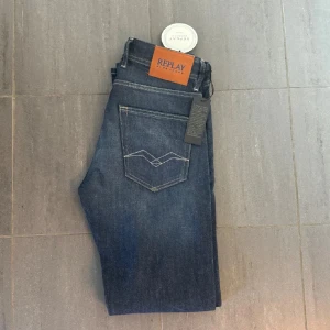 Replay jeans - Tja, säljer sprillans nya jeans som är nyköpta och ej använda, fetaste färgen på marknaden STORLEK 28:32