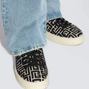 Balmain skor  - Lite använd köpt för 1 år sedan, kommer med hela boxen och allt. Original pris 6200kr.