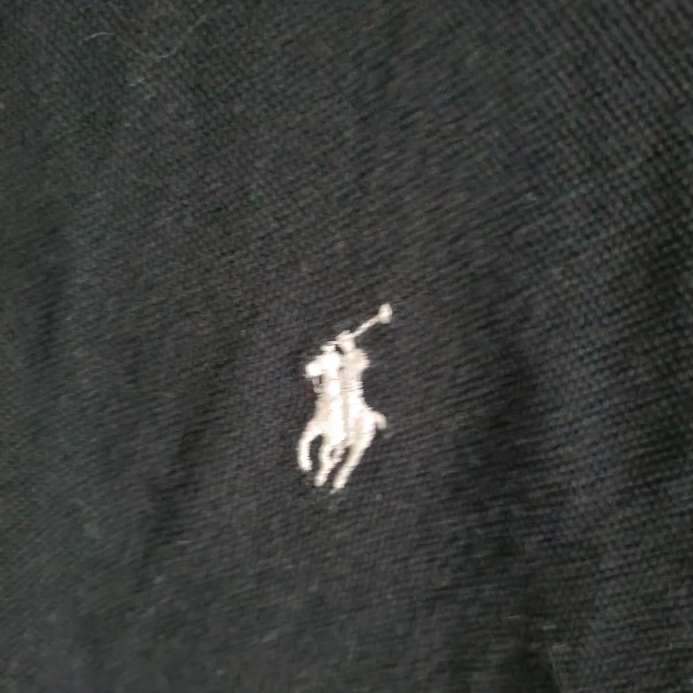 En ralph lauren pike i storlek m i bra skick. . T-shirts.