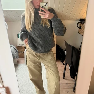 Grå tröja - Använd sparsamt