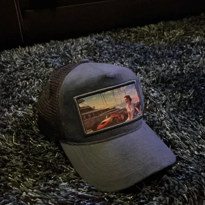 Revenite keps - Säljer än helt ny revenite keps i oanvänt skick. Dom finns inte längre att köpa och företaget har stängt ner. Tveka inte på att höra av er! (: