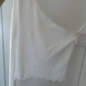 Vit topp - Skirv vid intresse 
