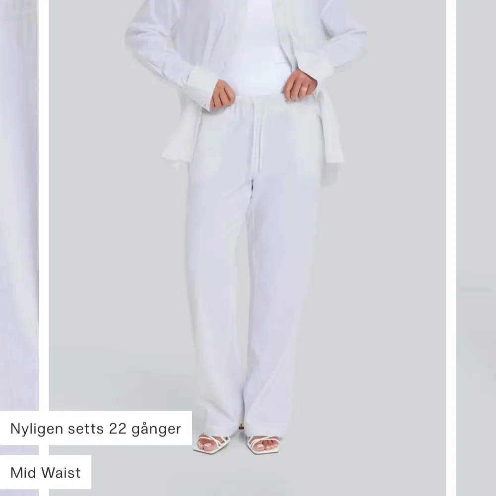 Vitt linne sett med en oversized fit från bikbok. Byxorna är lågmidjade och har långa ben. Både byxorna och tröjan är i storlek S. Settet är tillsammans köpt för 898kr men jag säljer det för 600kr, det går också att köpa tröjan eller byxorna separat om man bara är intresserad av någon av delarna!💗. Jeans & Byxor.