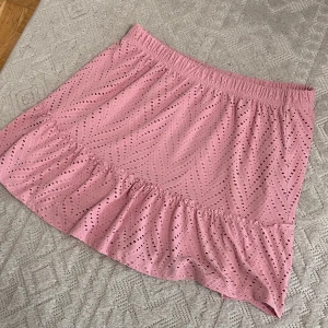 Kjol - Kjol med vorlang och resår i midjan