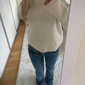 Ltb jeans - Supersnygga jeans som knappt är använda ifrån Ltb i storlek 30:34. Passar bra på mig som vanligtvis har strl 40. Är 178 och de passar bra på mig:)