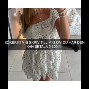 SÖKERRRR!!!!! Vit prickig Zara klänning - KONTAKTA MIG OM DU SÄLJER EN SÅNN MED HELST MED BANDET