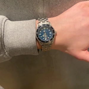 Omega klocka  - En klocka från omega i bra skick. Batteriet behövs byta men det kostar ca 100 kr. Jag har bara kvar klockan. Skriv för fler frågor.