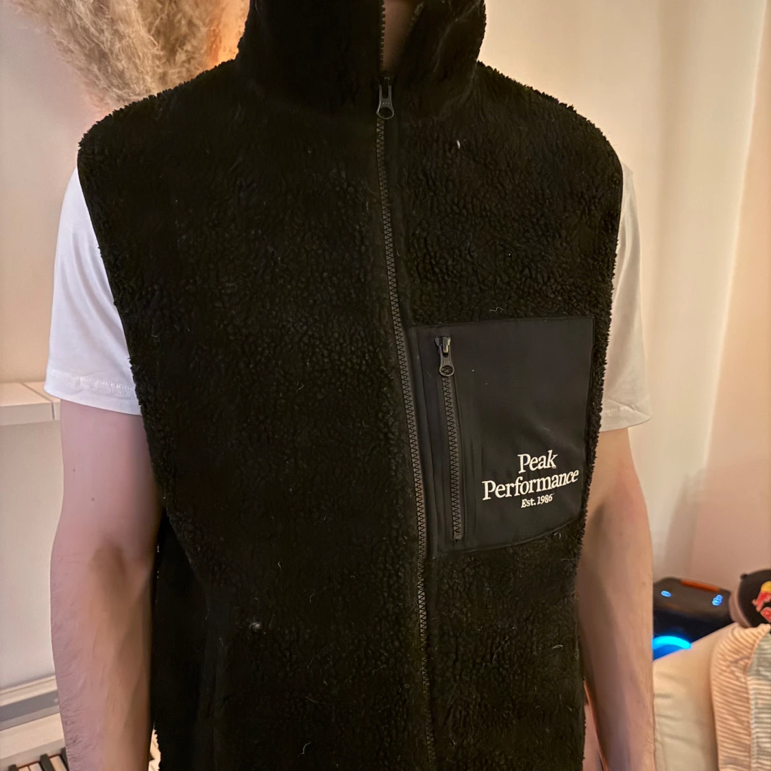 Svart fleeceväst från Peak Performance