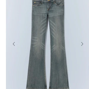 Blå bootcut jeans  - Snygga blå bootcut jeans från Cheap Monday. Använda endast två gånger! SLUTSÅLDA på weekdays hemsida! Vid intresse kan fler bilder skickas. Strl W26 L32