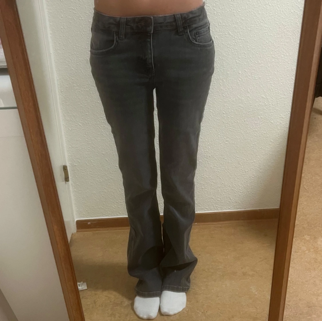 Grå bootcut jeans