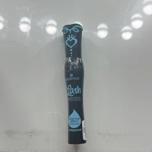 Essence Lash Princess Mascara - Essence Lash Princess False Lash Effect Mascara sparsamt använd så det finns mycket kvar!
