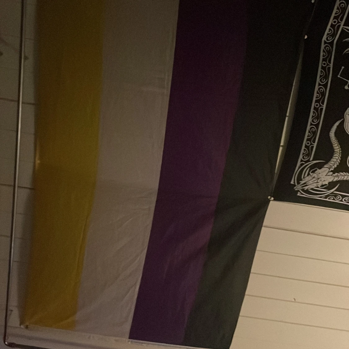 Icke-binär/non-binary flagga