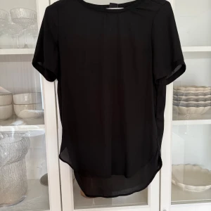 Svart blus/topp - Använd enstaka gånger. 