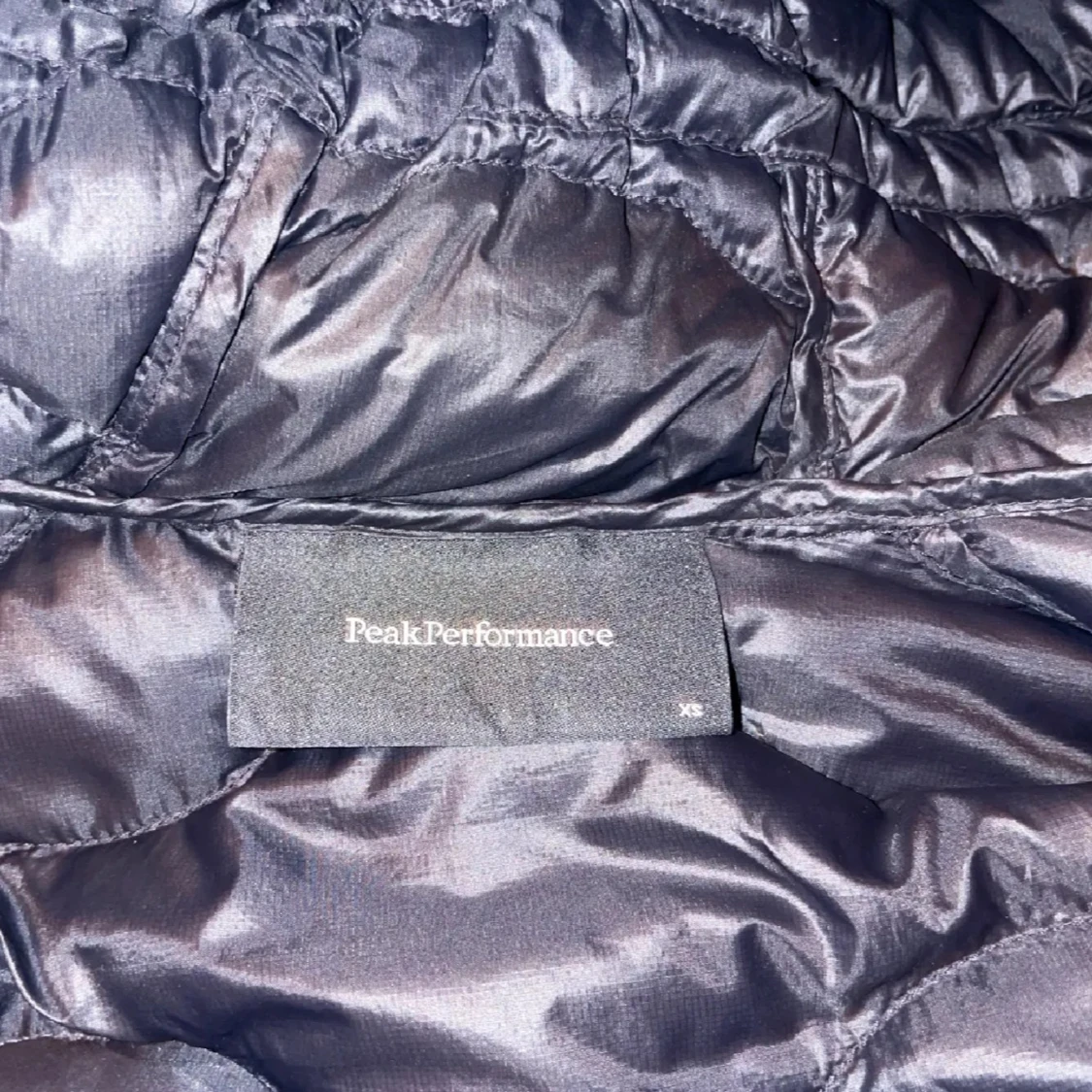 Svart dunjacka från Peak Performance - 2