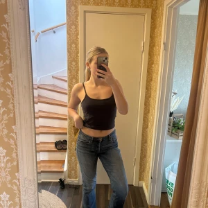 Lågmidjade jeans  - Säljer dessa lågmidjade jeans från hm, då de inte kommer till användning! Storlek M/38💓