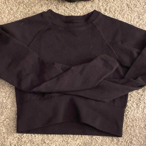 Svart träningströja från soc - Träningströja helt ny!! Nypris 399 säljer för 120