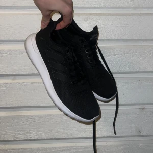 Träningsskor - Träningsskor från Adidas i storlek 40❣️
