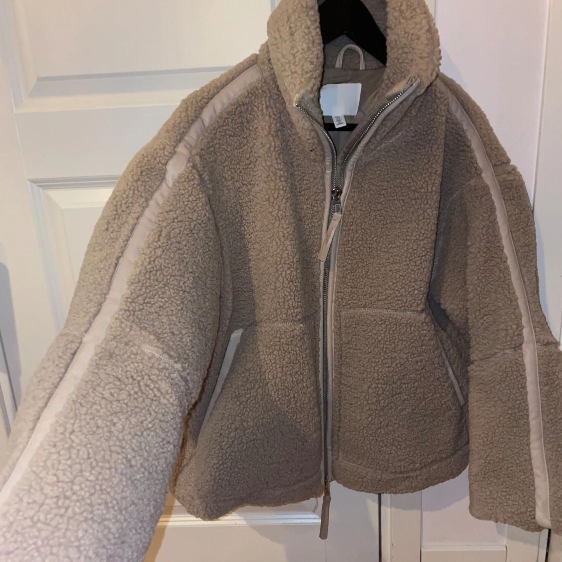 Beige teddyjacka med dragkedja - 3