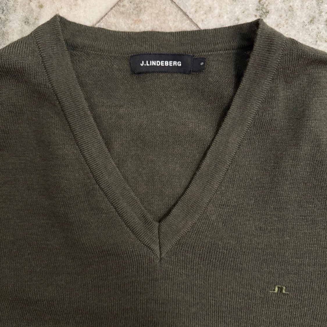 Olivgrön tröja från J.Lindeberg - 1