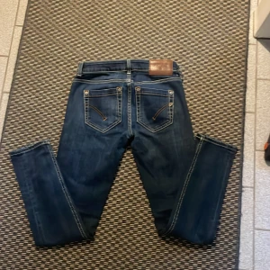 Dondup jeans  - Säljer ett par tvär feta dondup jeans för galet pris😍Storlek 26 som motsvarar runt W27 och L30 | skick 9-10 ✅| Inga defekter tar också emot byten🔃  och vid mer eventuella frågor kontakta oss😄skinny jeans 👖 