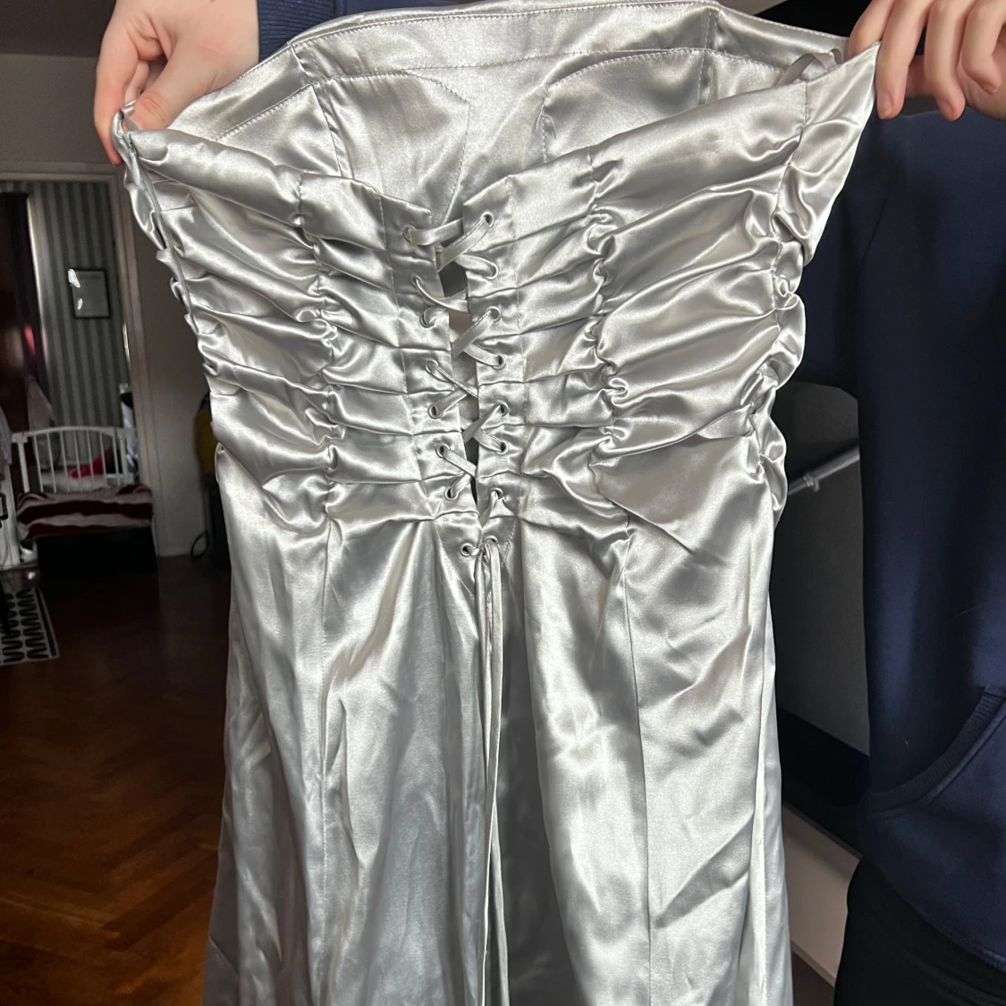 Silverfärgad klänning från Christine - 1