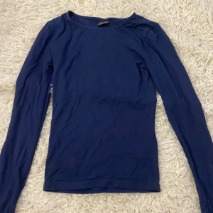 Slits tröja ginatricot - Super skön tröja från ginatricot soft touch i storlek xxs. Knappt använd. Säljer då den är förlusten för mig.