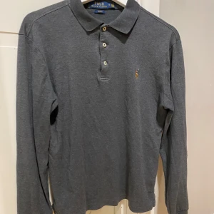 Ralph lauren tröja - Tjena! Säljer nu denna ralph lauren tröjan i strl M. Skicket är 10/10 och använd 1-2 gånger. Skriv till mig ifall du har någon fråga!💯 