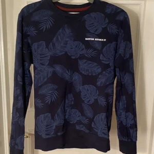 Hampton Republick tjocktröja  - Fett tjocktröja från Hampton, jätte bra skick perfekt till hösten.