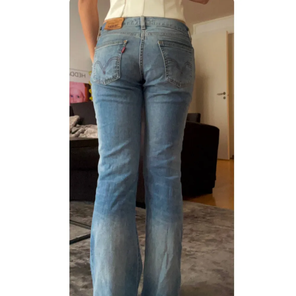 Så snygga passar mig som har strl S/36 och är 1,63 lång! Är mina favoritjeans men säljer då jag behöver peng 🤣. Jeans & Byxor.