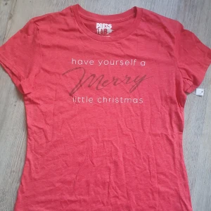 Jul tröja - Köptes nyligen till mig som present men är inte min stil! Har aldrig använts  🎅