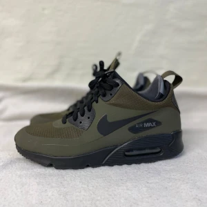 Nike Air Max 90 - Nike Air Max 90 i storlek 40.