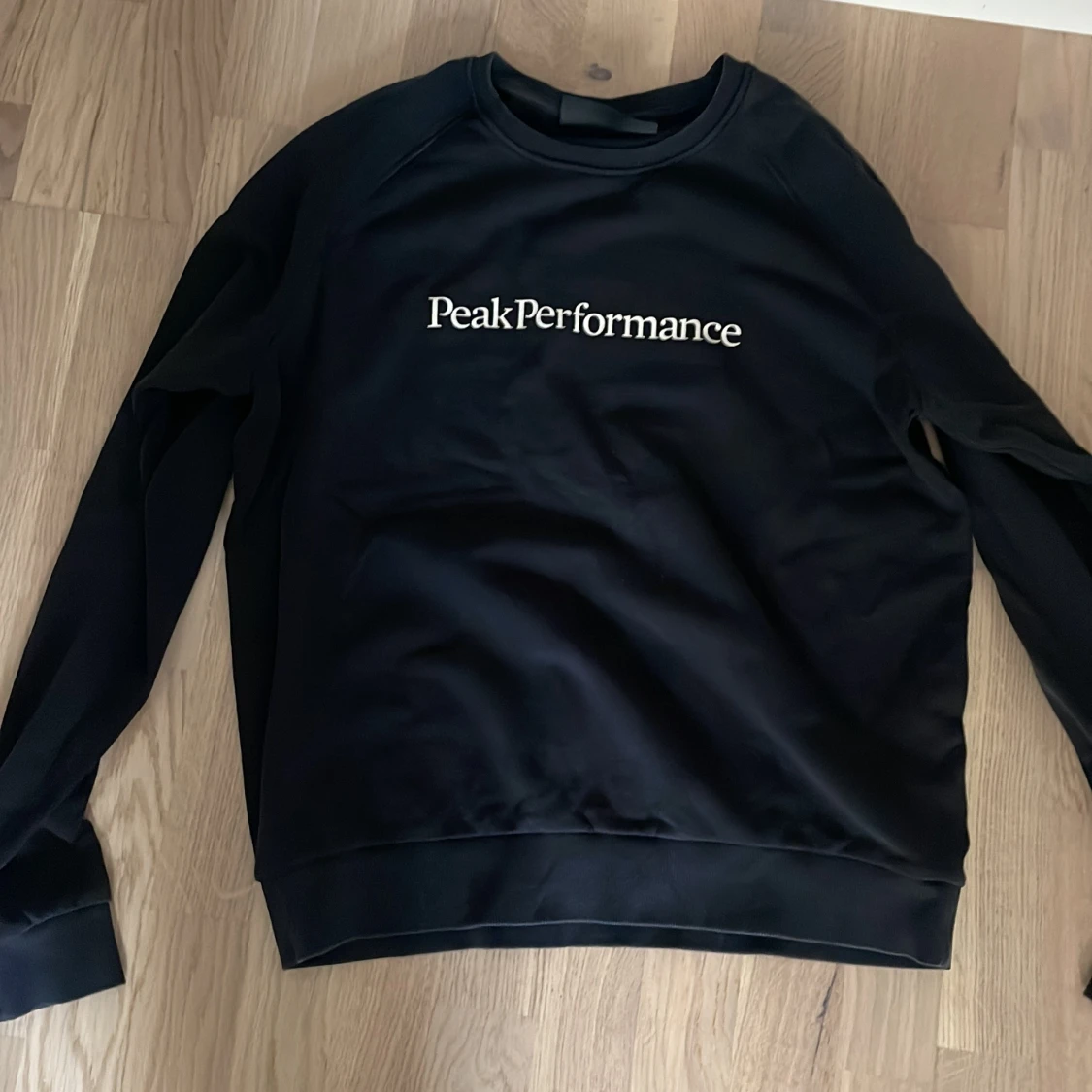 Peak performance sweatshirt