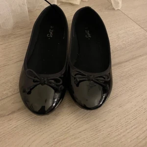Ballerina skor - Jättefin. Lånade bilder av hon jag köpte av. Säljer för de var för stora💕kan sänka priset vid snabbt köp