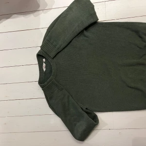 dobber tröja  - Säljer denna dobber tröja då den ej passar mig längre  Hör gärna av er vid frågor!