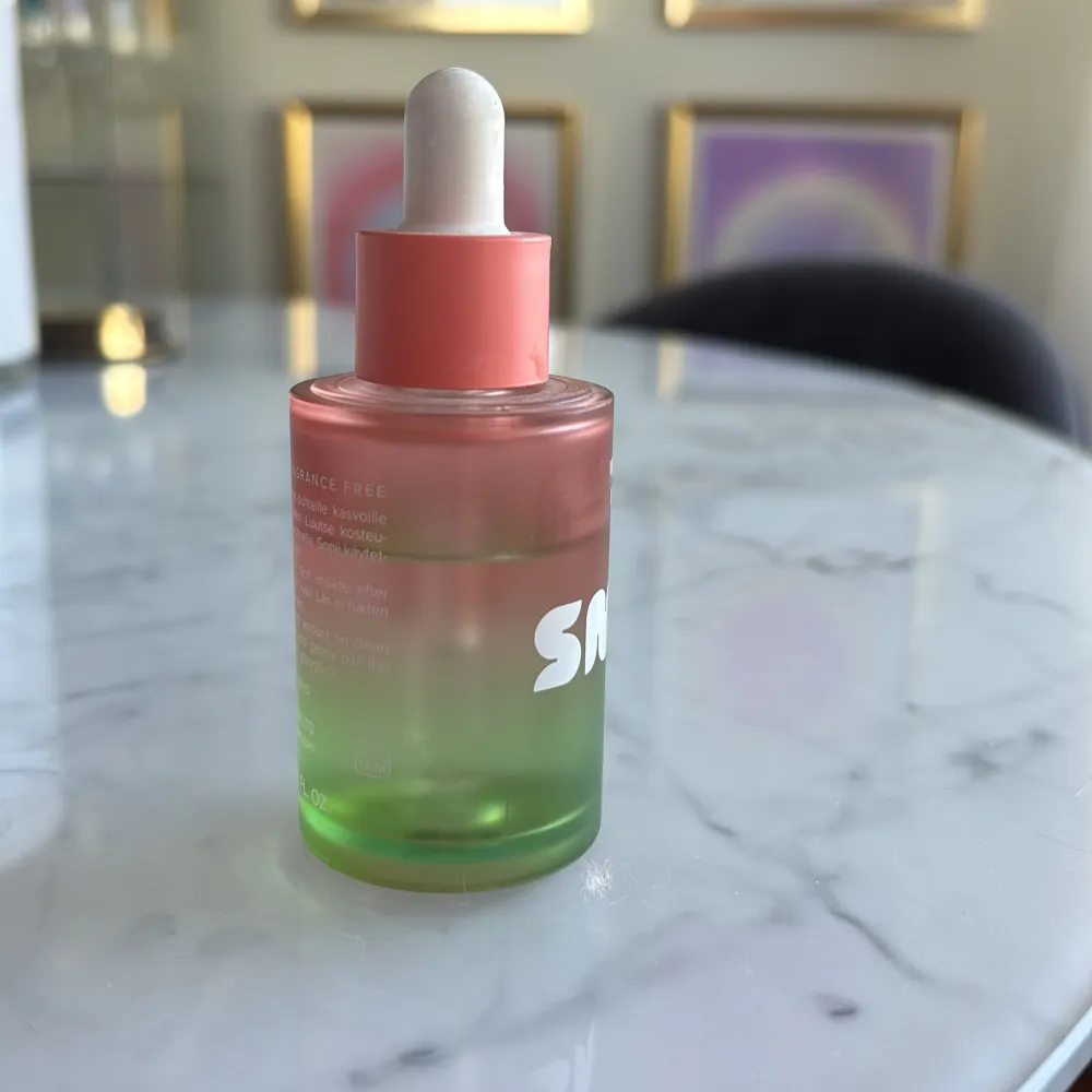 Watermelon dew serum, mer än hälften kvar! Säljer då den inte används mer 🩷. Skönhet.