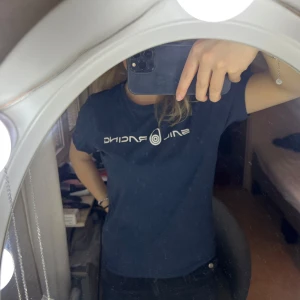 Sail racing t-shirt - Köpt på kidsbrandstore. Storlek 170. Inga deffekter.