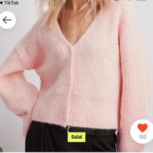 Stickad kofta - Super fin stickad kofta som inte riktigt kommer till användning då jag inte tycker den sitter så bra på mig!❤️💕